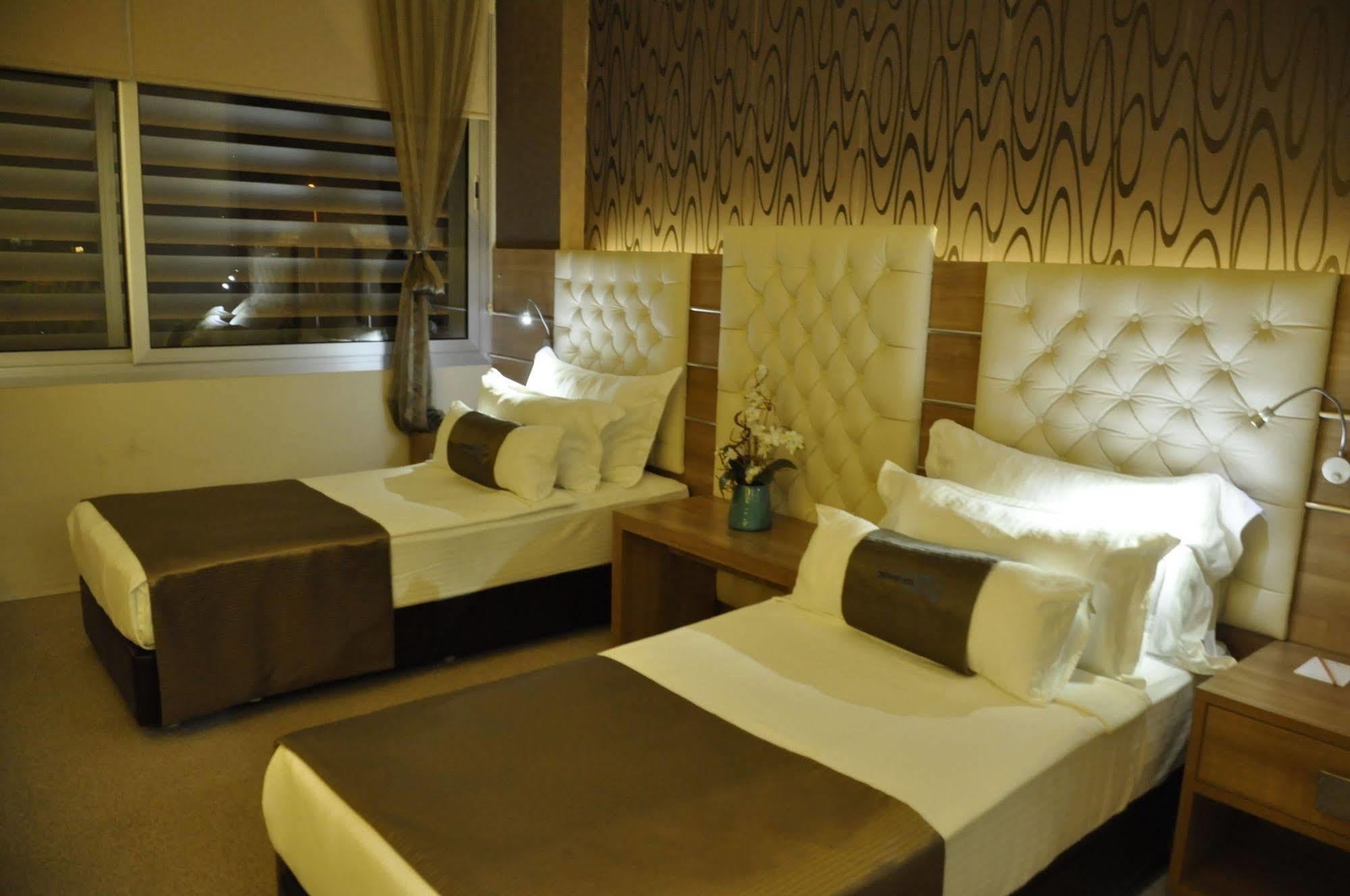 Orty Airport Hotel İzmir Ngoại thất bức ảnh