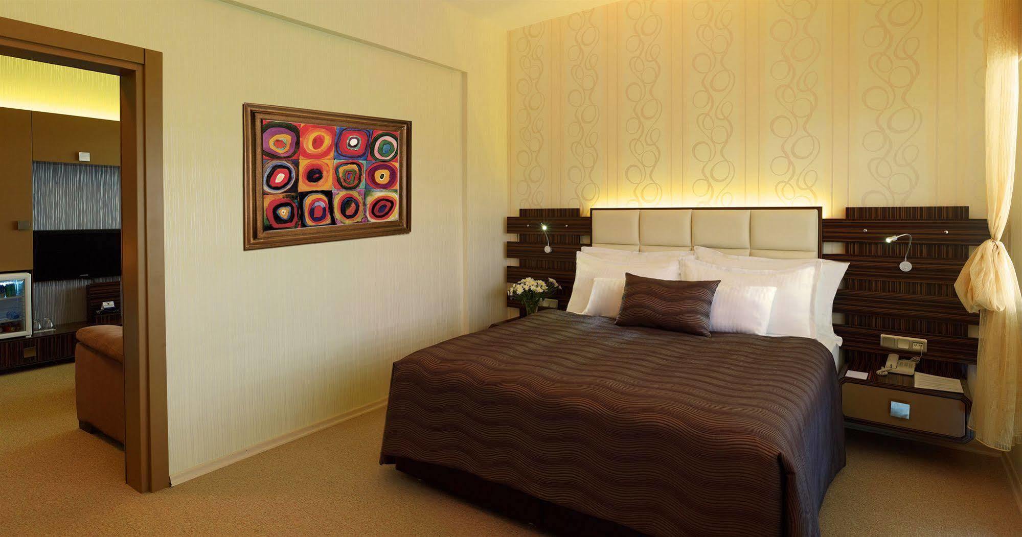Orty Airport Hotel İzmir Phòng bức ảnh